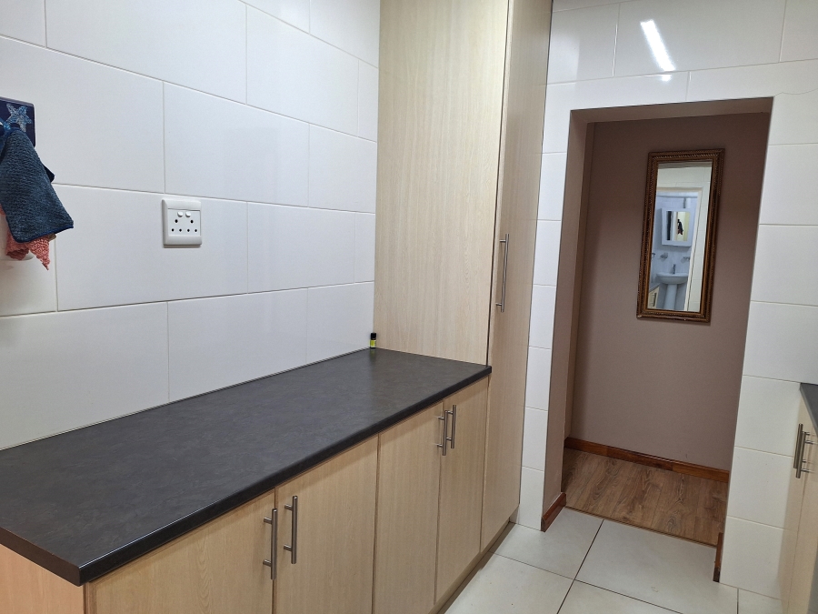 To Let 2 Bedroom Property for Rent in Bothasrus Eastern Cape